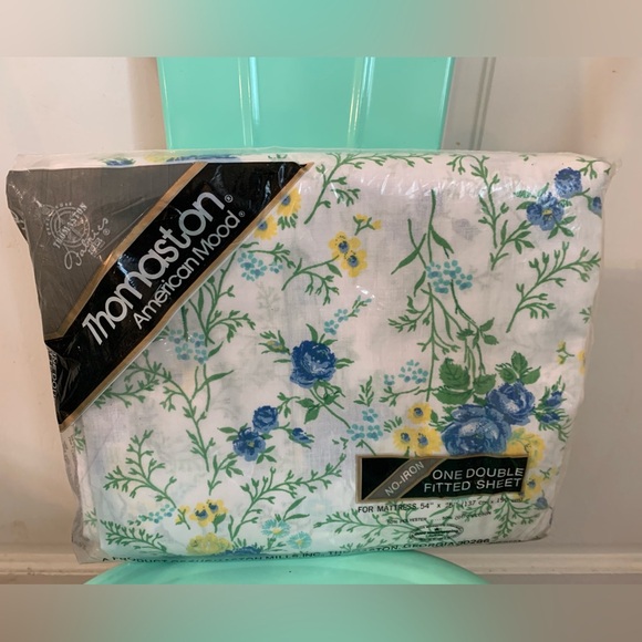 NWT Vintage Thomaston Blue & Yellow Floral Double Fitted Sheet 50/50 Cotton/Poly - Picture 1 of 3